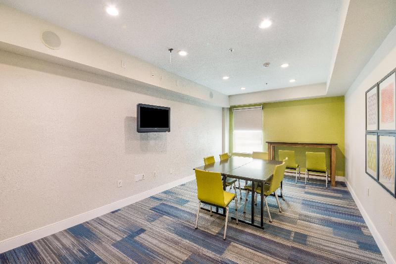 Holiday Inn Express Hotel & Suites Columbus, An Ihg