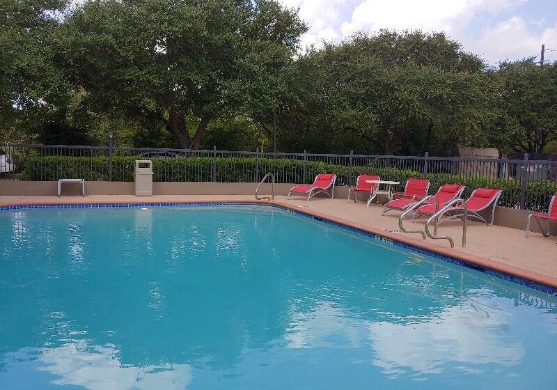 Holiday Inn Express Hotel & Suites Columbus, An Ihg