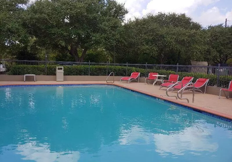 Holiday Inn Express Hotel & Suites Columbus, An Ihg