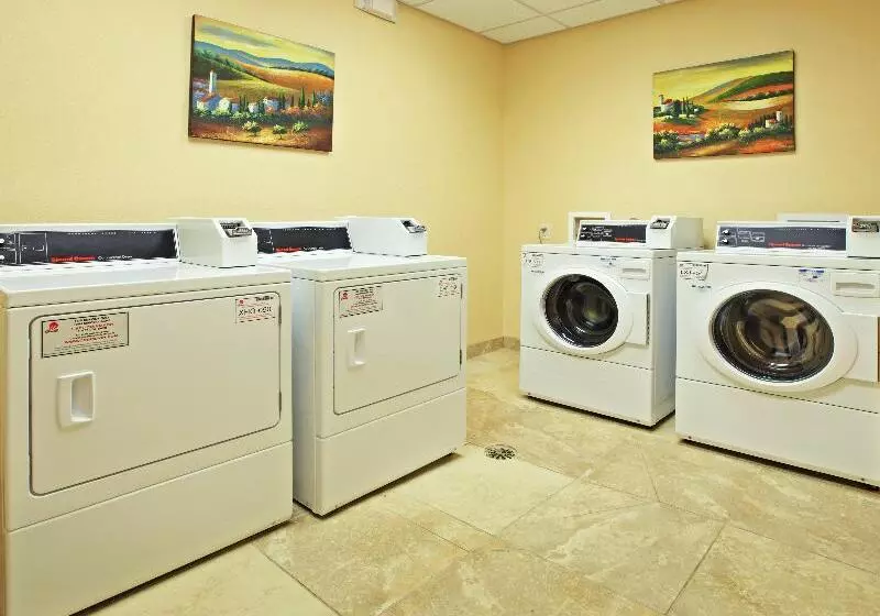 Holiday Inn Express Hotel & Suites Marshall, An Ihg