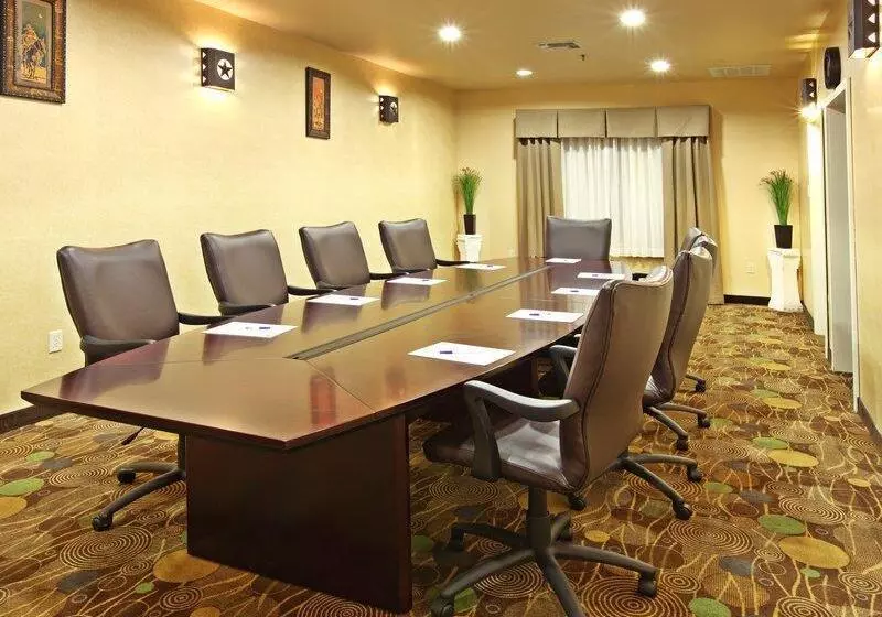 Holiday Inn Express Hotel & Suites Marshall, An Ihg