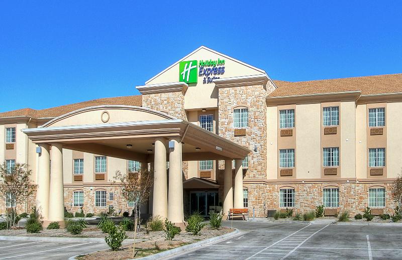 Отель Holiday Inn Express & Suites Pecos, An Ihg