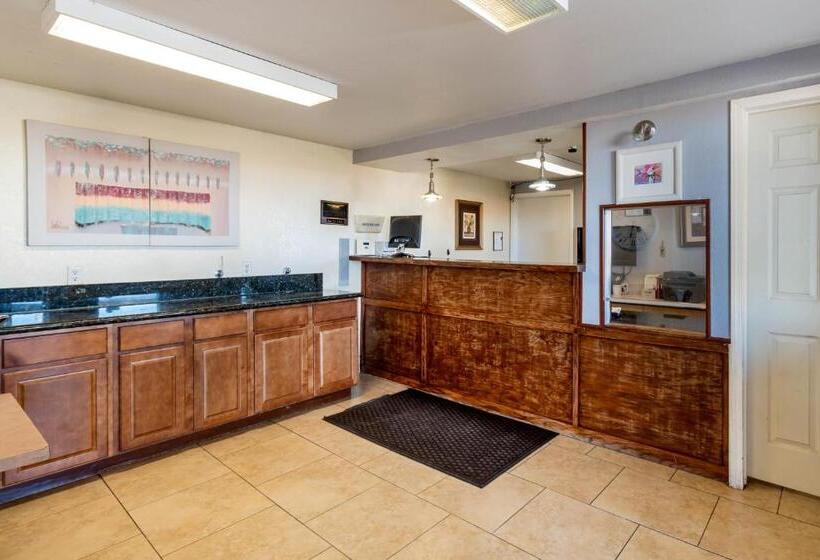 ホテル Pueblo Inn