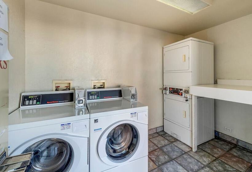 ホテル Pueblo Inn