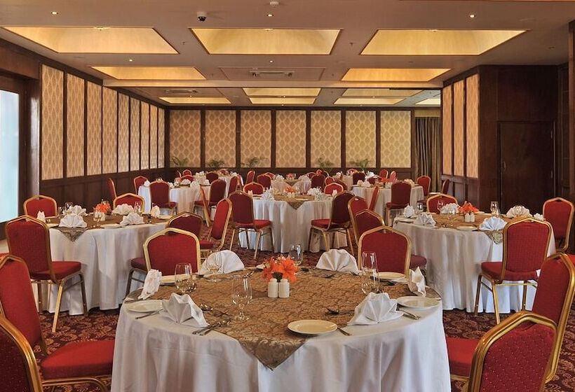 בית מלון כפרי Rajasthali Resort & Spa