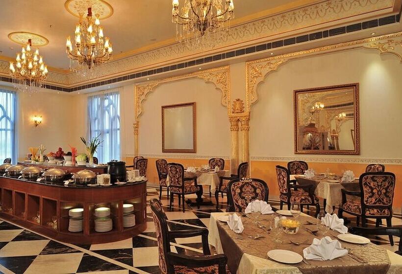 בית מלון כפרי Rajasthali Resort & Spa