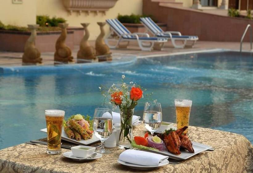 בית מלון כפרי Rajasthali Resort & Spa