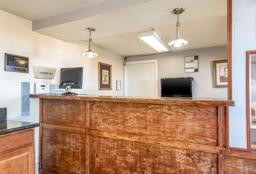 ホテル Pueblo Inn