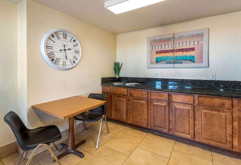 ホテル Pueblo Inn