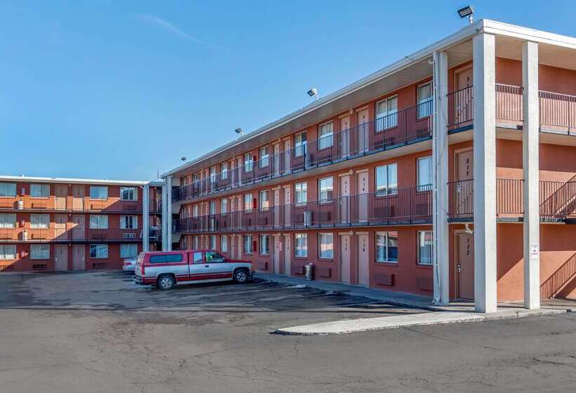 ホテル Pueblo Inn