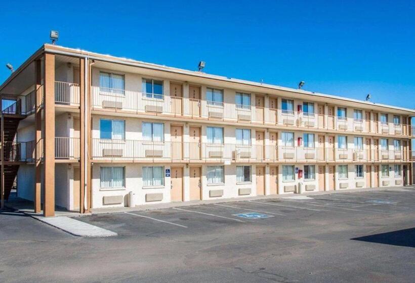 ホテル Pueblo Inn