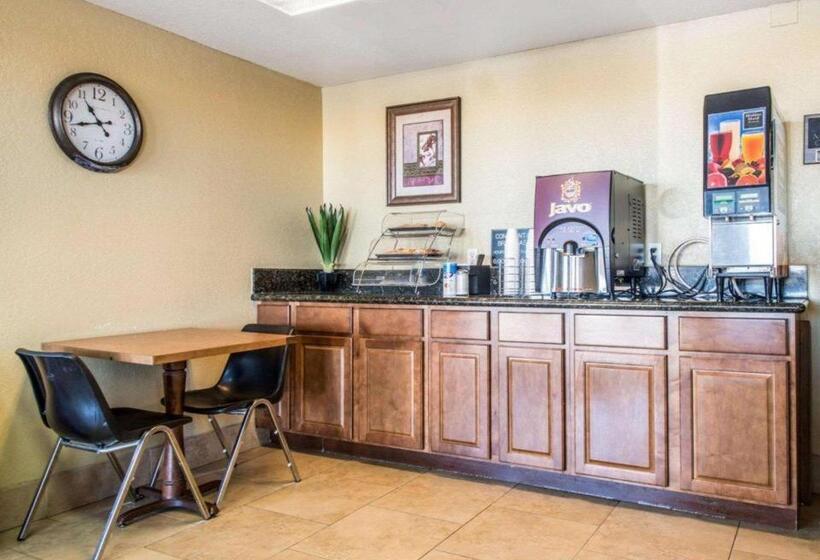 ホテル Pueblo Inn