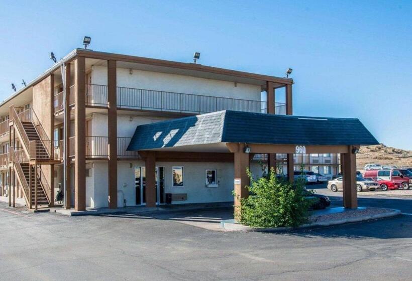 ホテル Pueblo Inn