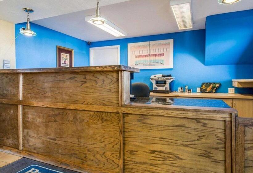 ホテル Pueblo Inn