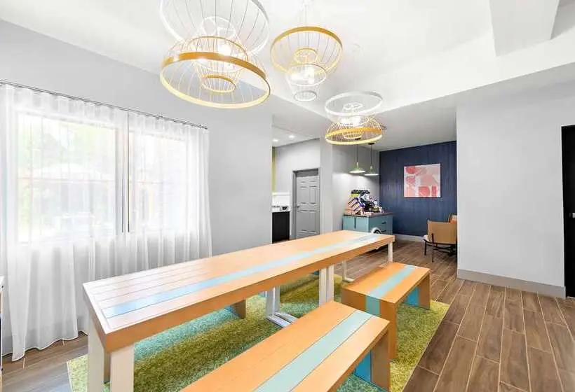هتل Spark By Hilton Longview