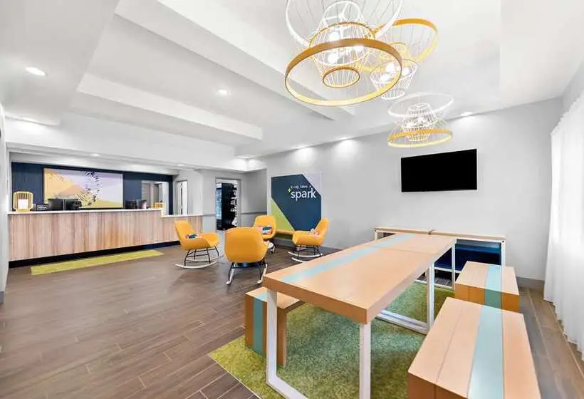 هتل Spark By Hilton Longview