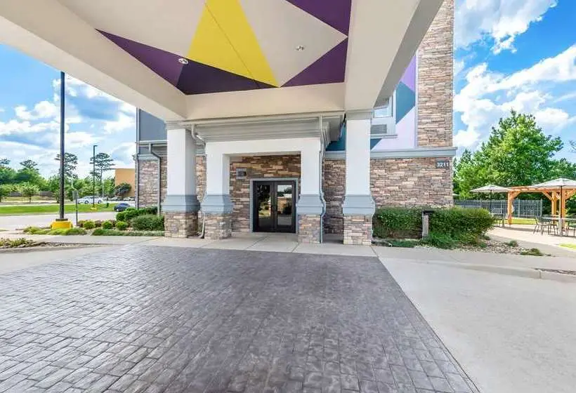 هتل Spark By Hilton Longview