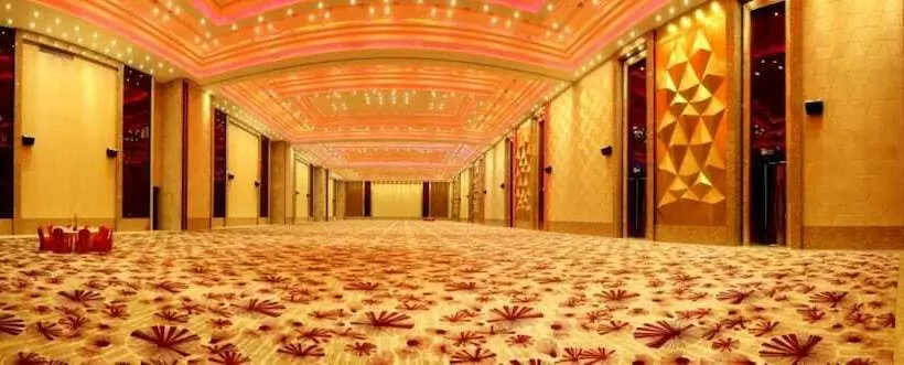 Отель Wyndham Grand Qingdao