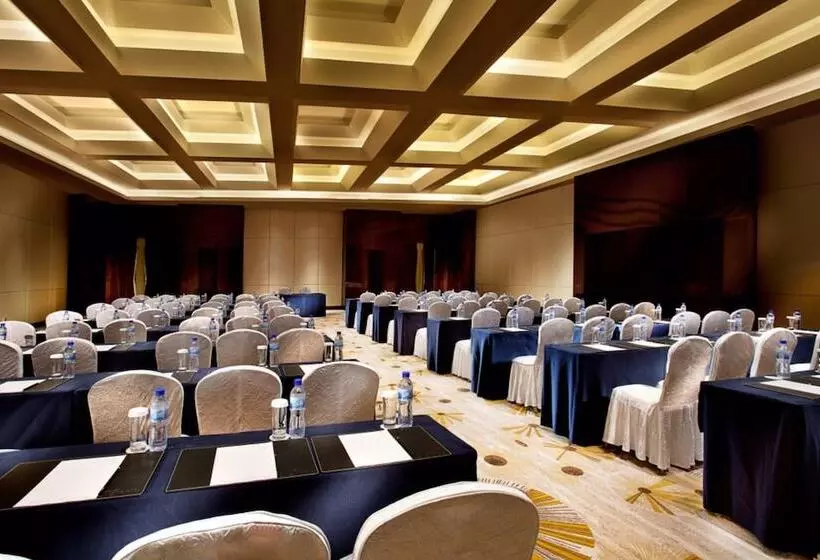 Отель Wyndham Grand Qingdao