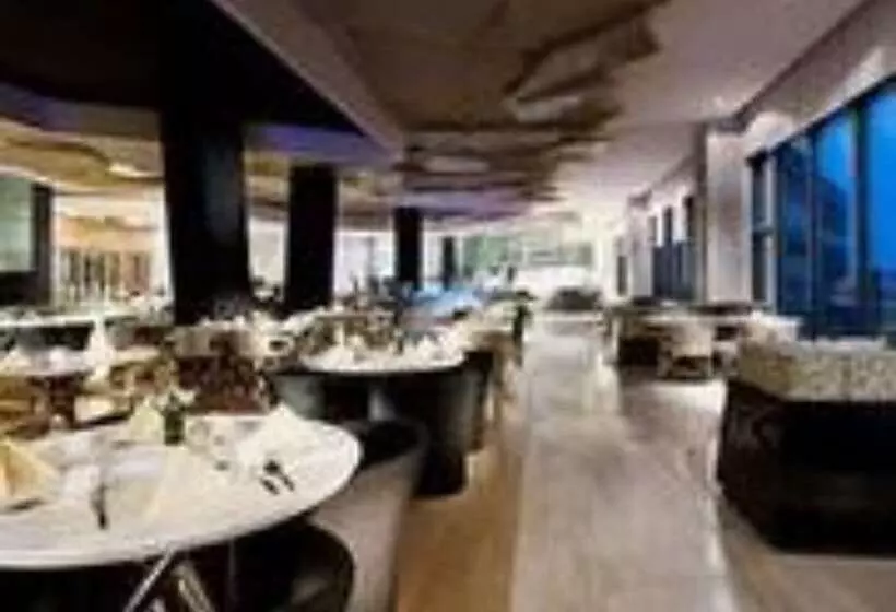 Отель Wyndham Grand Qingdao