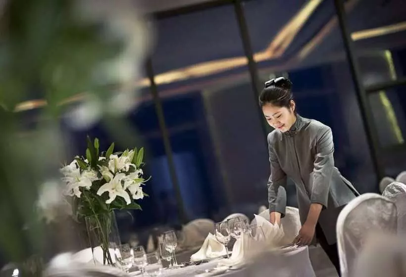 Отель Wyndham Grand Qingdao