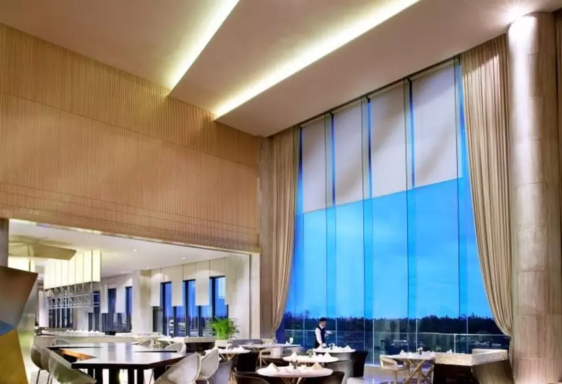 Отель Wyndham Grand Qingdao
