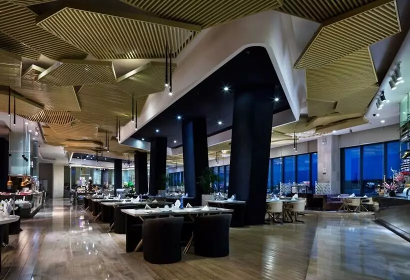 Отель Wyndham Grand Qingdao