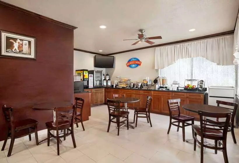 호텔 Baymont By Wyndham Clute Lake Jackson