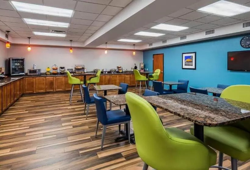 ホテル Best Western Plus Midwest City Inn & Suites