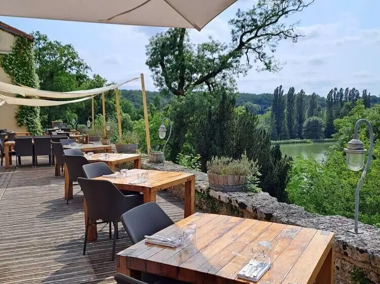 Logis Hotels Domaine Du Châtelard