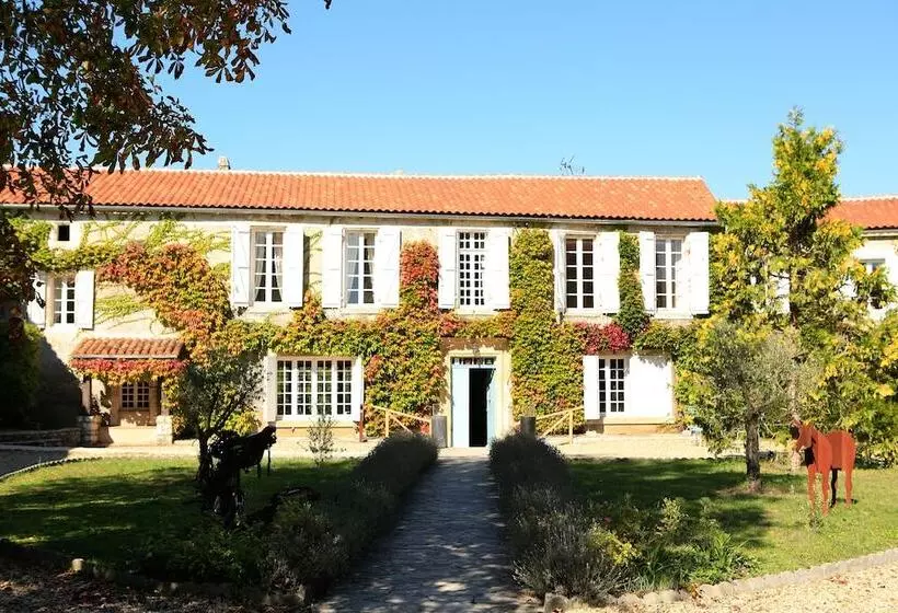 Logis Hotels Domaine Du Châtelard