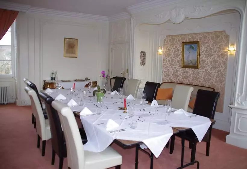 Logis Hotels Domaine Du Châtelard