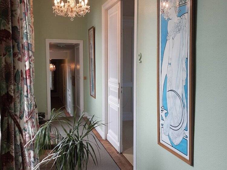 Logis Hotels Domaine Du Châtelard