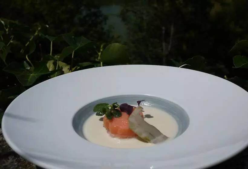 Logis Hotels Domaine Du Châtelard