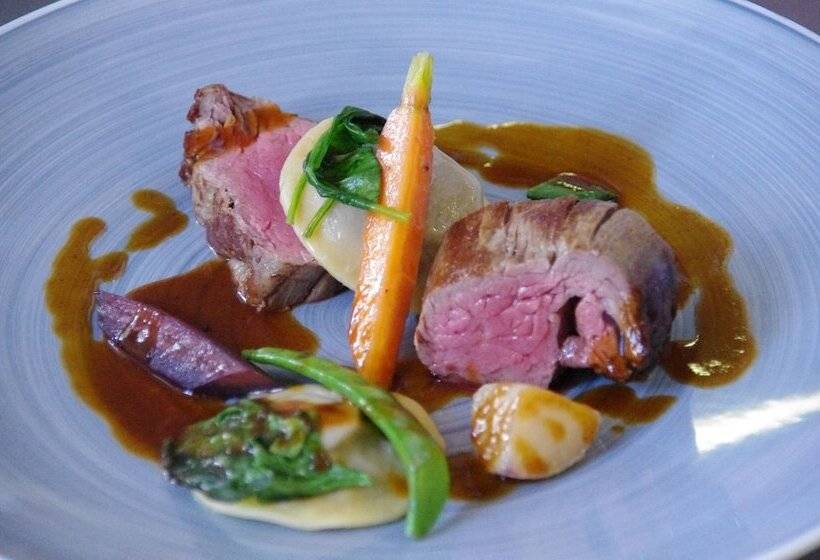 Logis Hotels Domaine Du Châtelard