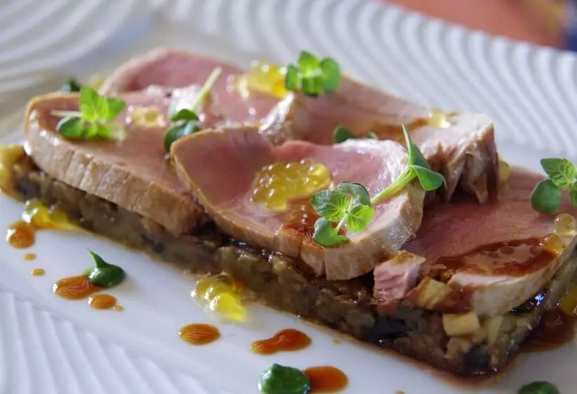 Logis Hotels Domaine Du Châtelard