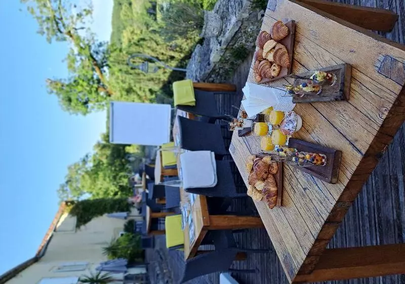 Logis Hotels Domaine Du Châtelard