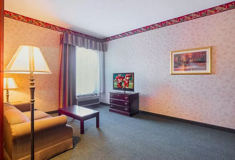 בית מלון כפרי Fairbridge Inn Express Whitley City