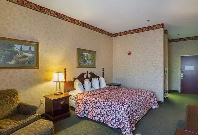 בית מלון כפרי Fairbridge Inn Express Whitley City