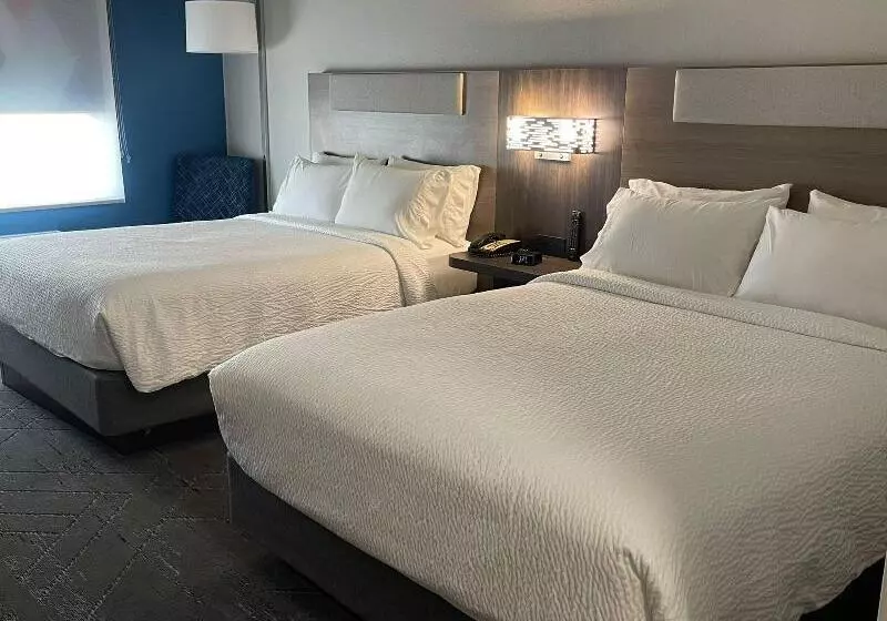 Отель Holiday Inn Express & Suites Ripley, An Ihg