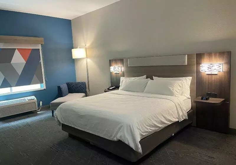 Отель Holiday Inn Express & Suites Ripley, An Ihg