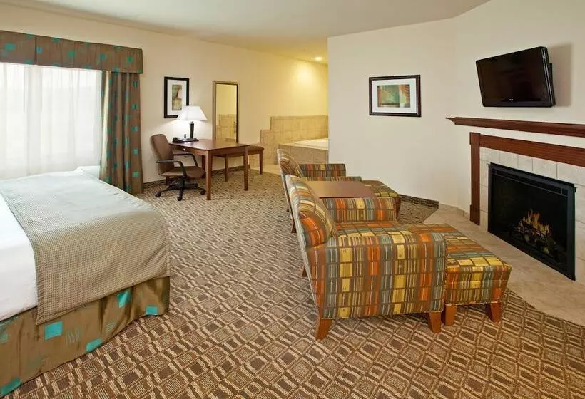 Отель Holiday Inn Express & Suites Ripley, An Ihg