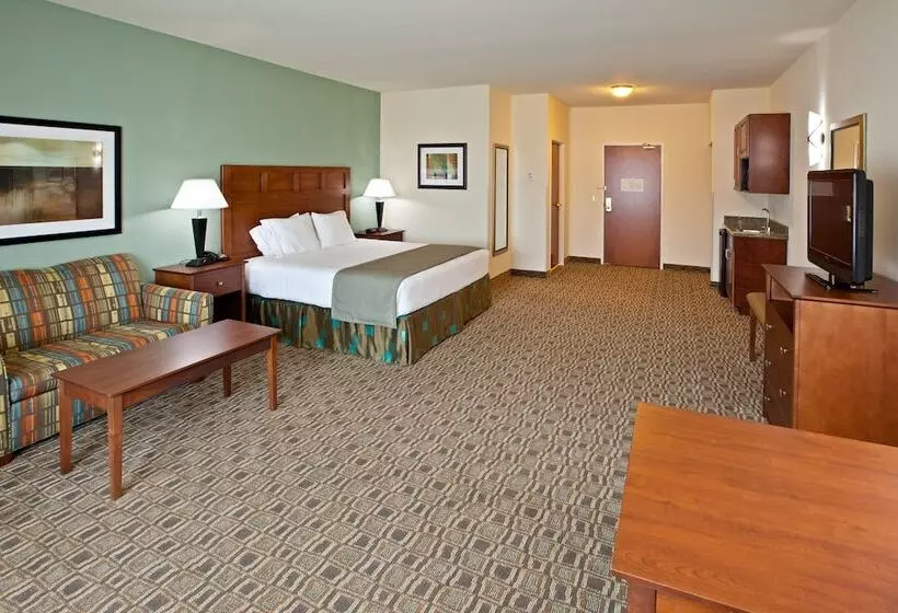 Отель Holiday Inn Express & Suites Ripley, An Ihg