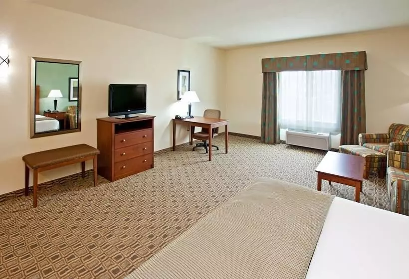 Отель Holiday Inn Express & Suites Ripley, An Ihg