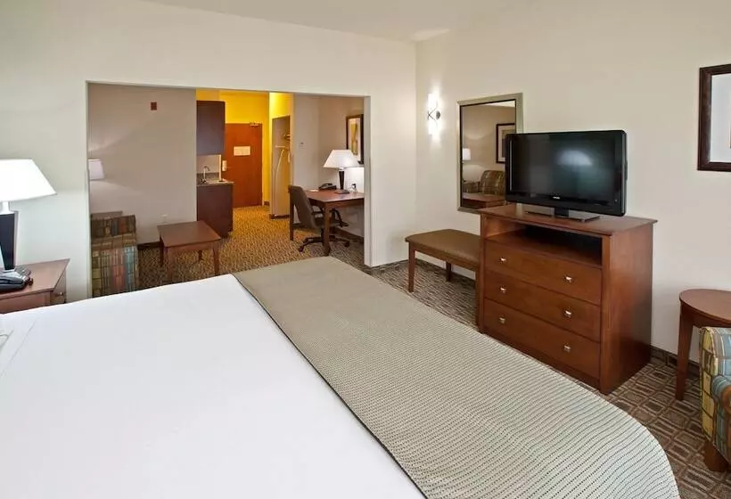 Отель Holiday Inn Express & Suites Ripley, An Ihg