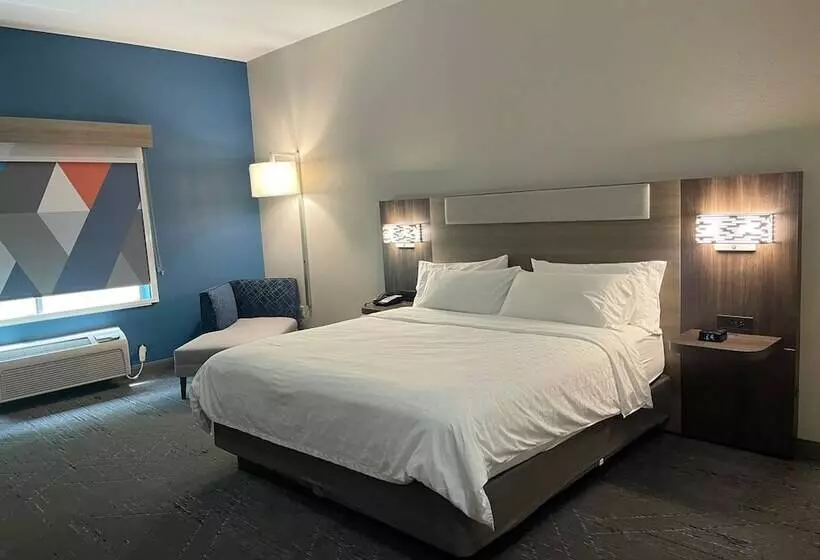 Отель Holiday Inn Express & Suites Ripley, An Ihg