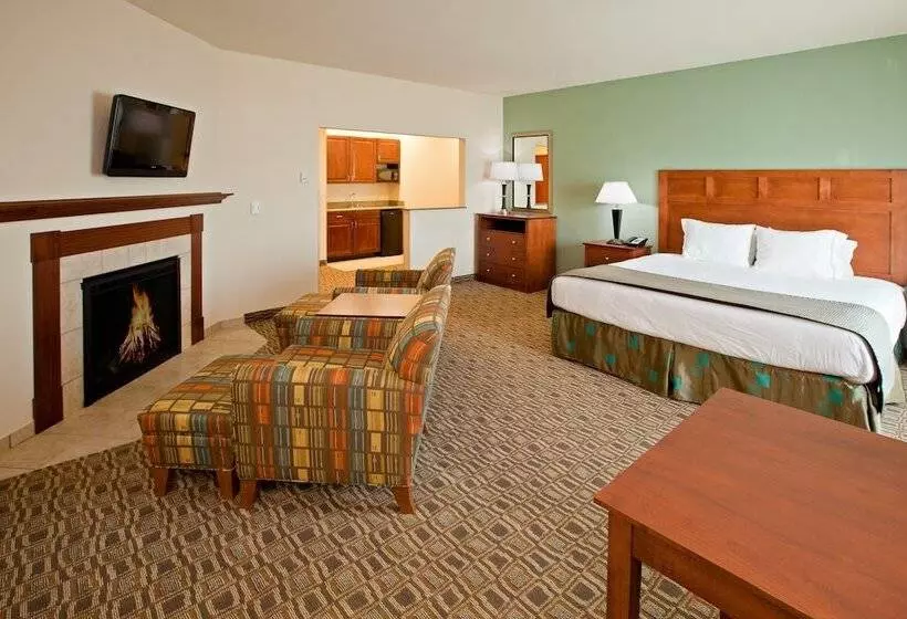 Отель Holiday Inn Express & Suites Ripley, An Ihg