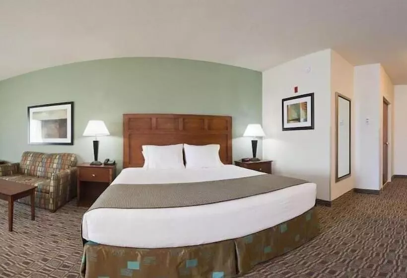 Отель Holiday Inn Express & Suites Ripley, An Ihg