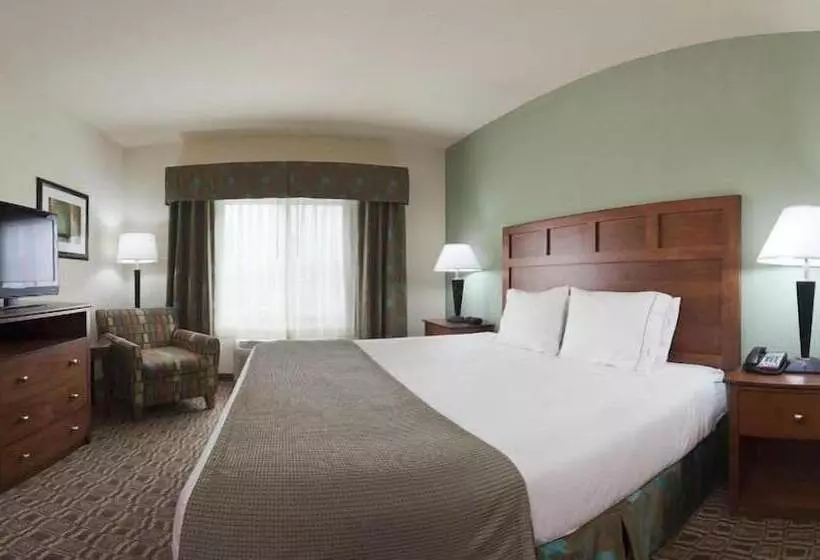 Отель Holiday Inn Express & Suites Ripley, An Ihg