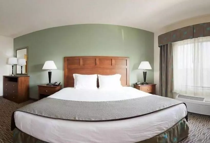 Отель Holiday Inn Express & Suites Ripley, An Ihg